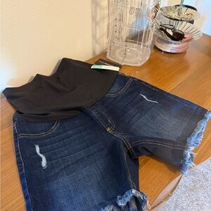 Just Black Romeo Maternity Frayed Cuff Denim Shorts - Size 28 / 6
New With Tags